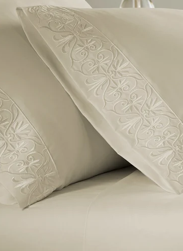 Sleep Like Royalty in Luxurious Egyptian Cotton Sheets